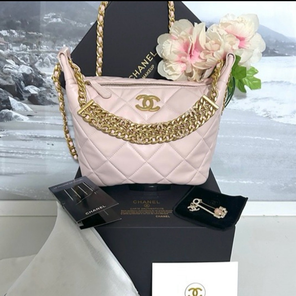 GWP Chanel Pink Quilted Bag With Gold Chain Accent.